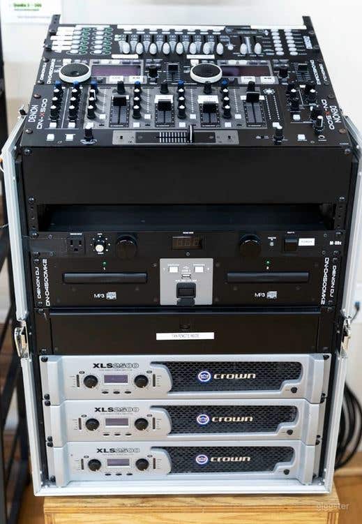  Dance Studio D1 for 5 People (Sprung Maple Floor & Wall-mounted Ballet Barres) 