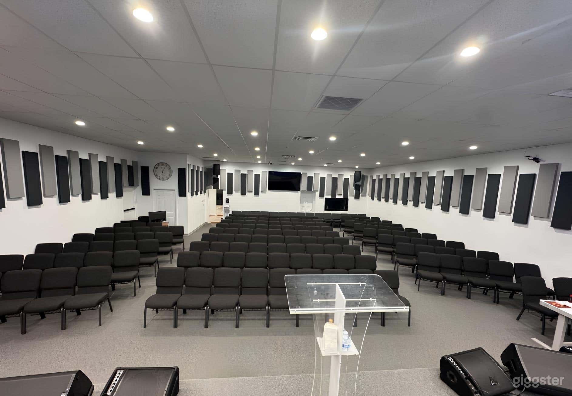 Bright and Functioning Auditorium  Photo 2