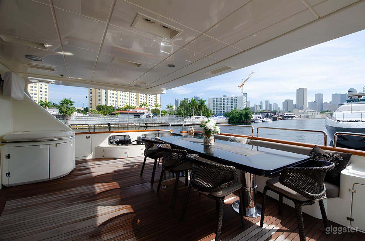 105" Azimut Yacht Photo 4