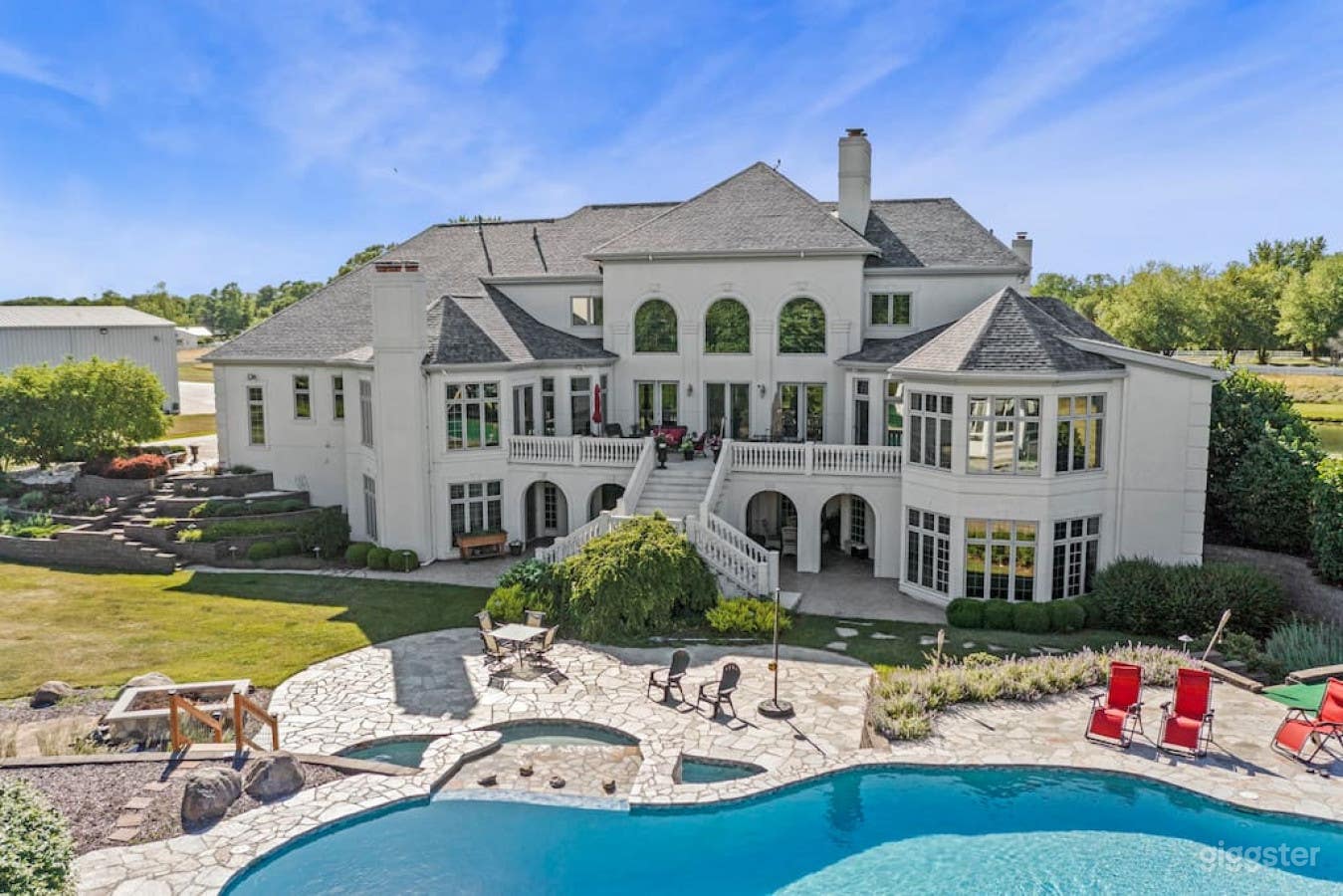 Chicagoland Lakeview Manor Photo 1