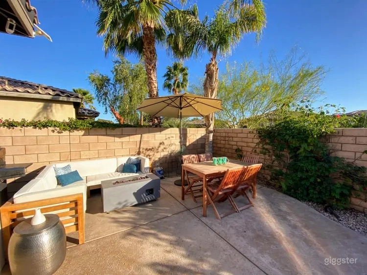 Mid-Century Modern Pool Oasis Photo 4