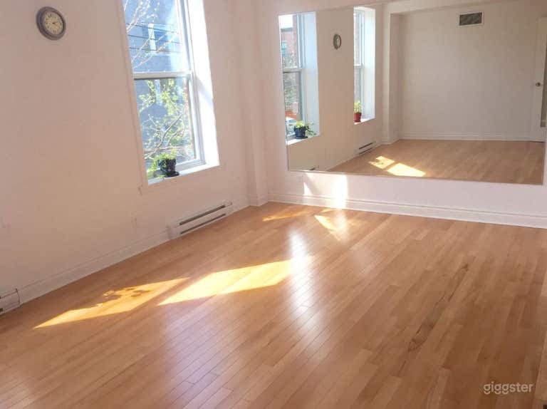  Studio C - 200 sqft Dance Studio with Full-Length Mirrors 