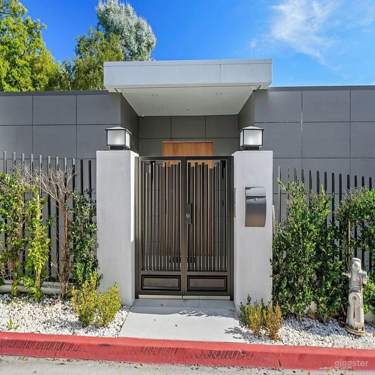 Sleek Modern Villa with Pool, Open Interiors &amp; Natural Light Photo 3