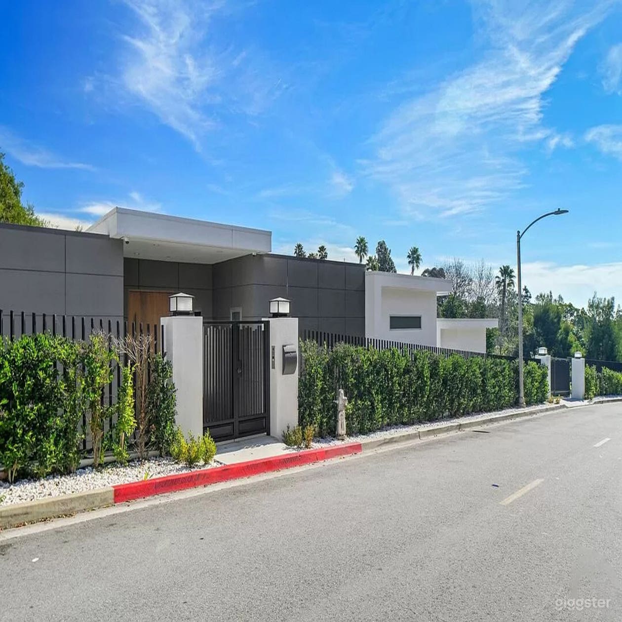 Sleek Modern Villa with Pool, Open Interiors &amp; Natural Light Photo 2