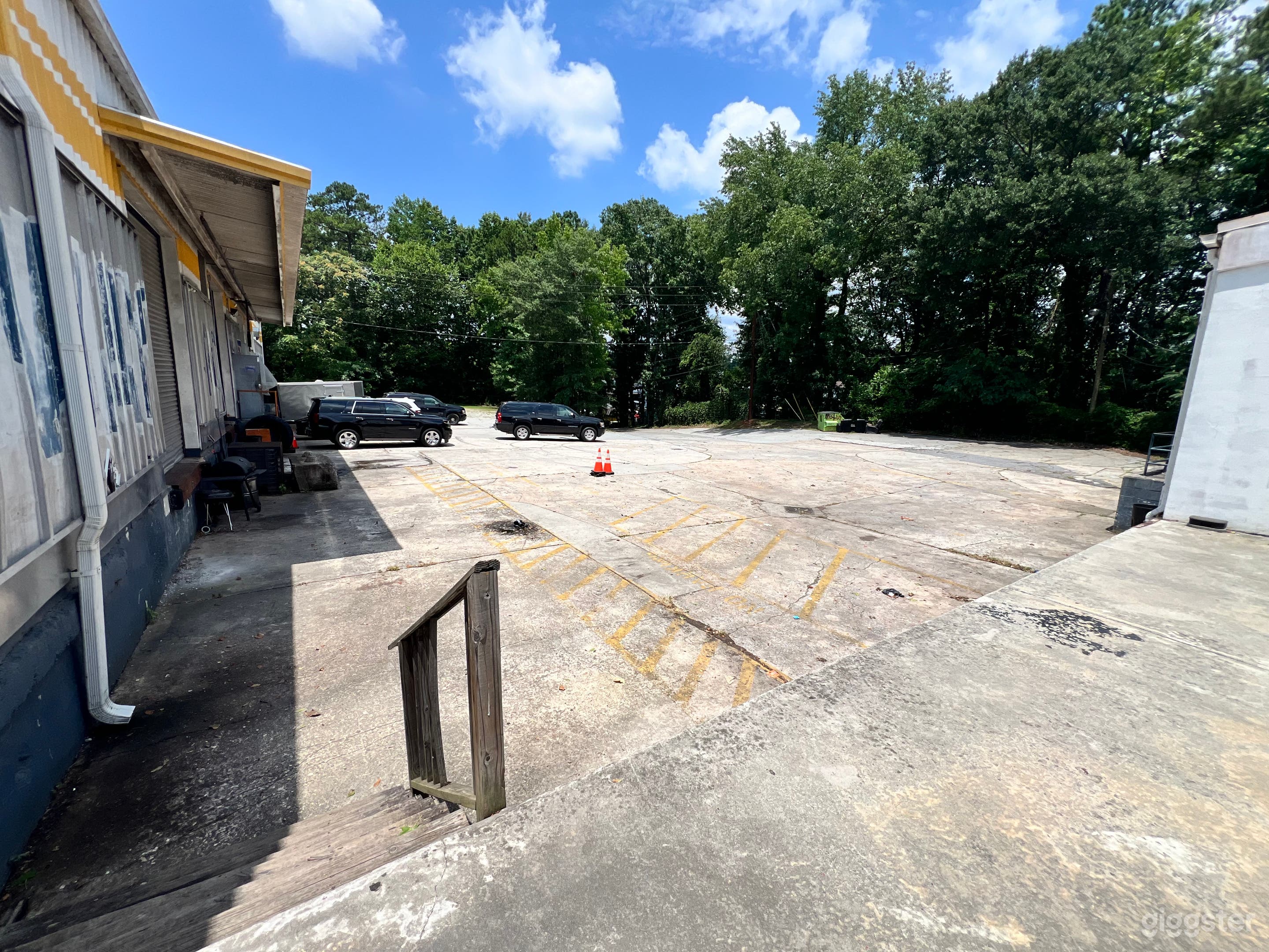 Large parking lot included!