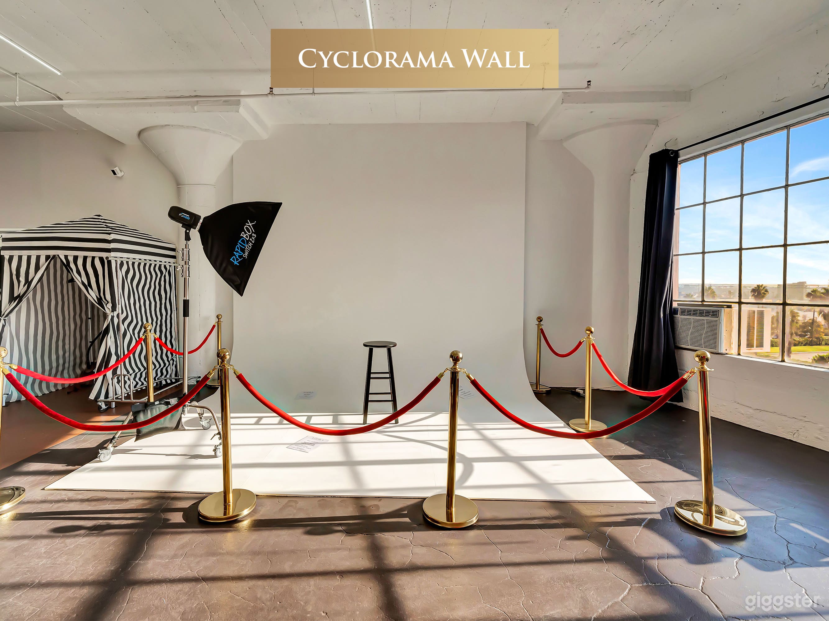 519: Natural Light Cyc Wall Studio + FREE LIGHTING Photo 2