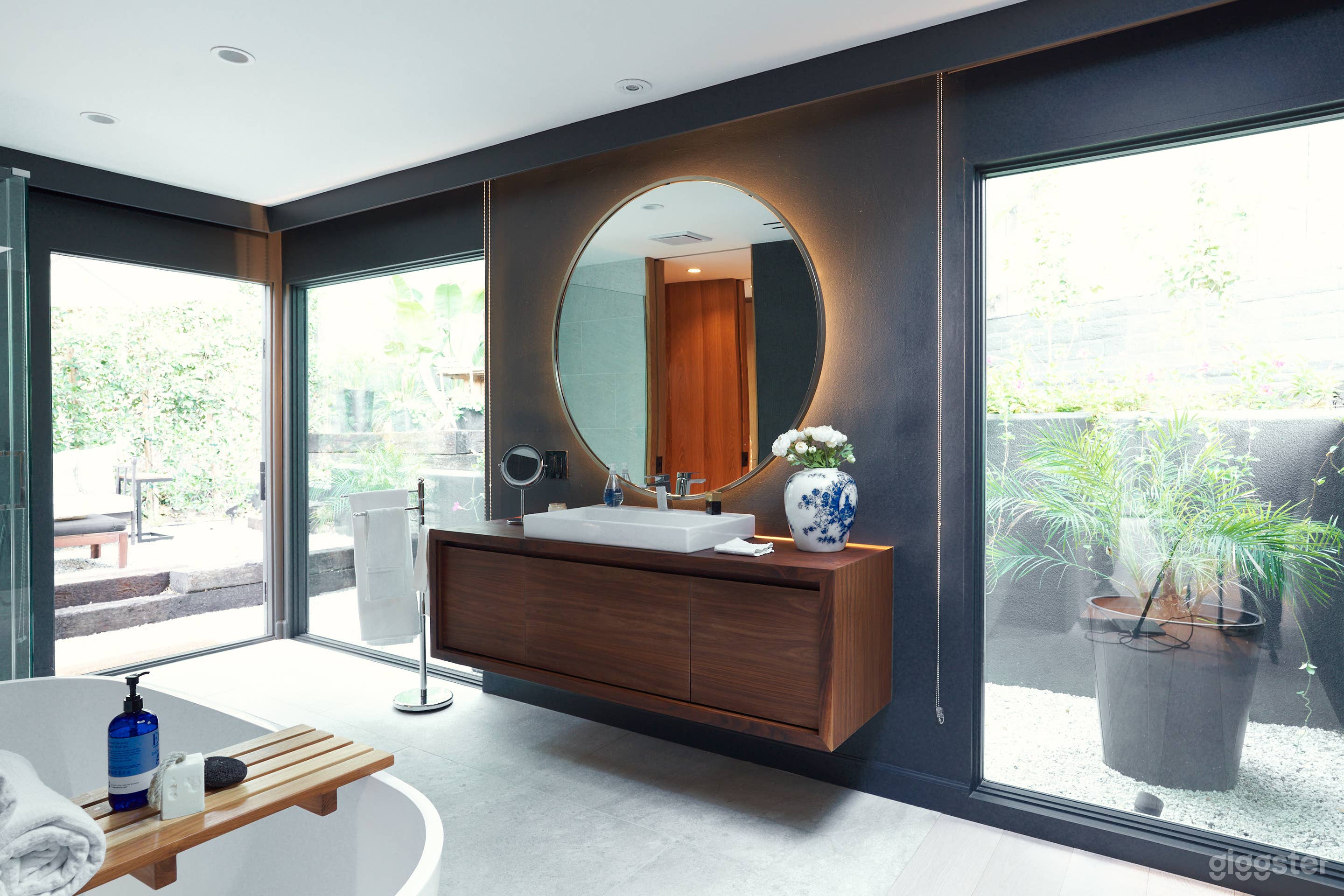 Upscale Mid Century Ranch Pool Home Photo 2