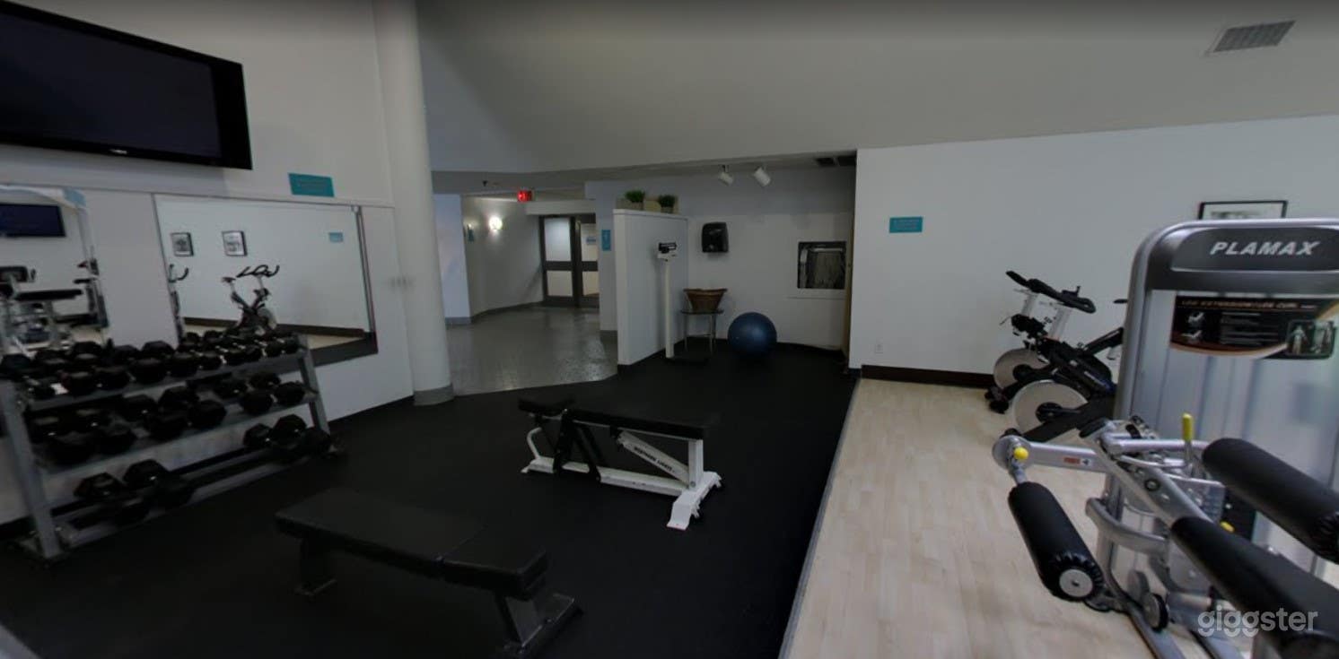 Fully Equipped and Functioning Hotel Gym Photo 4