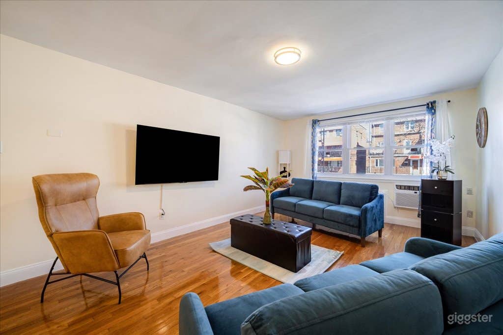 South Brooklyn Creative House – 2 Floors, Backyard + Parking Photo 3