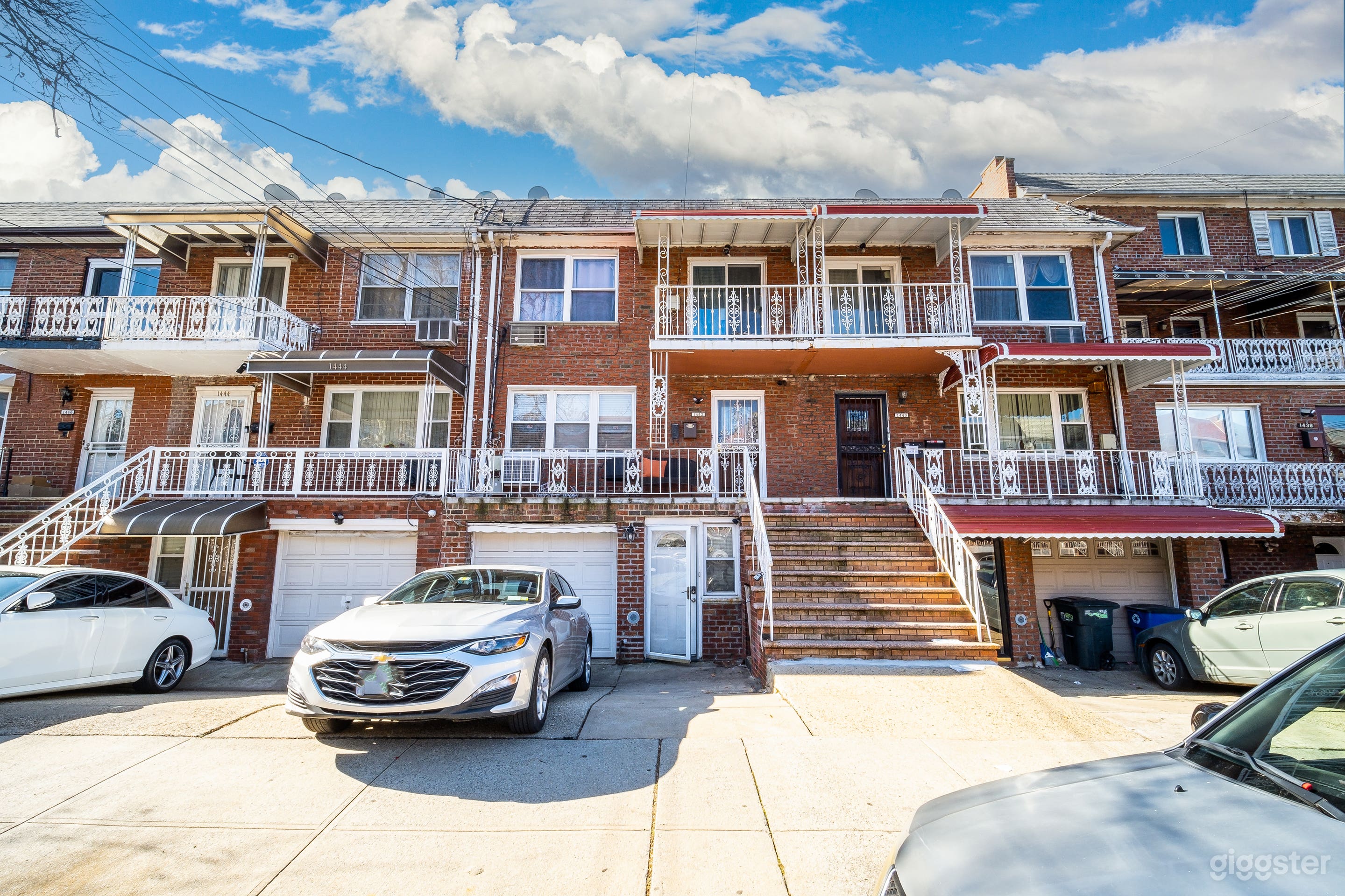 South Brooklyn Creative House – 2 Floors, Backyard + Parking Photo 1