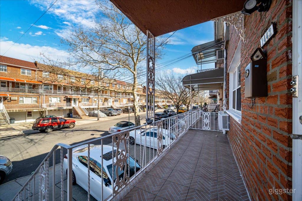 South Brooklyn Creative House – 2 Floors, Backyard + Parking Photo 2