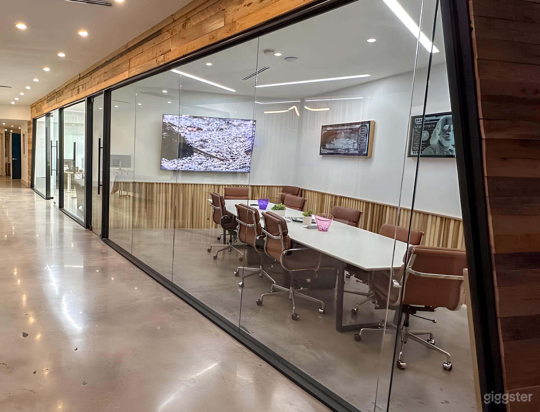 Versatile Conference Room Photo 2