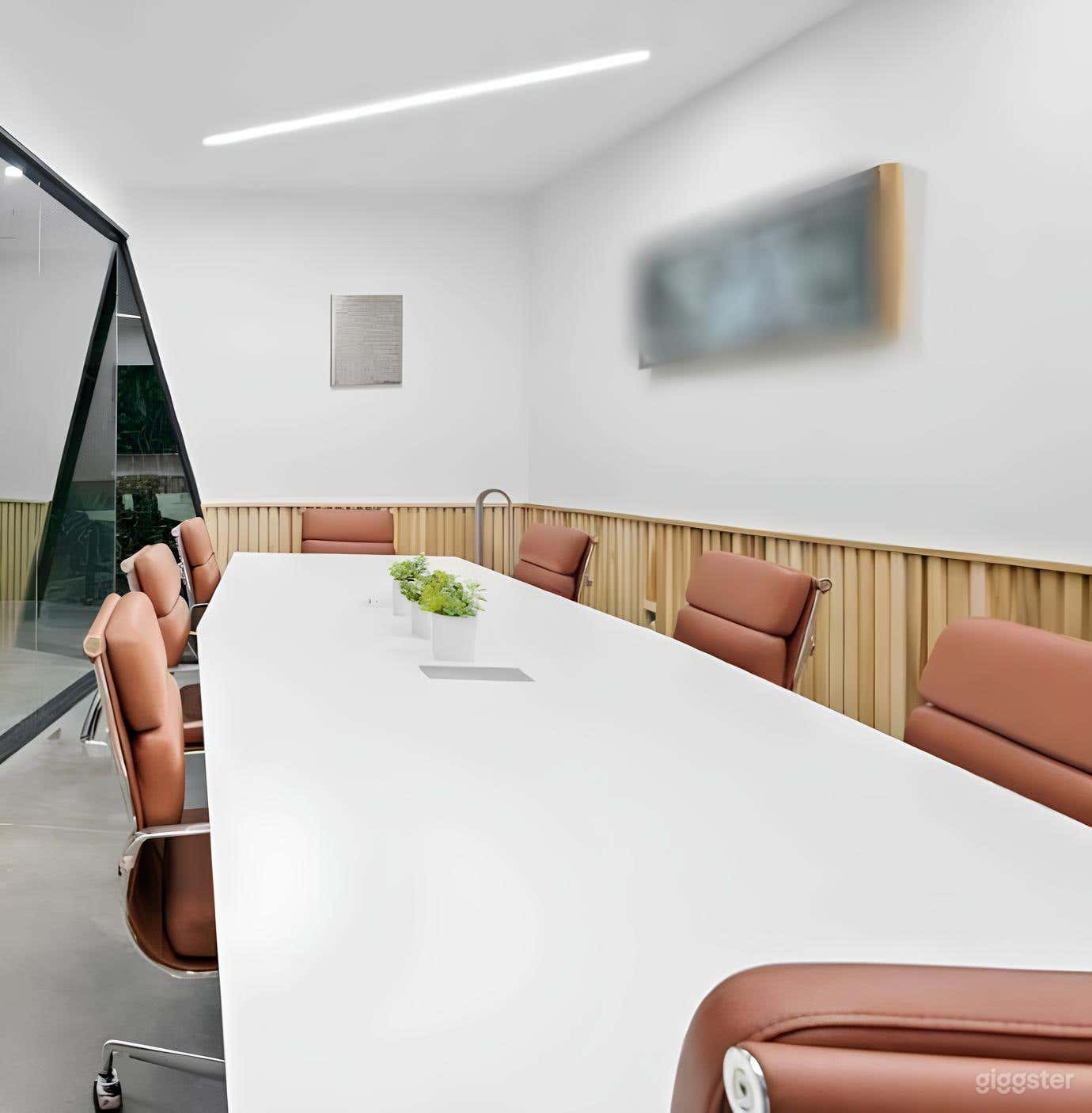 Versatile Conference Room Photo 3