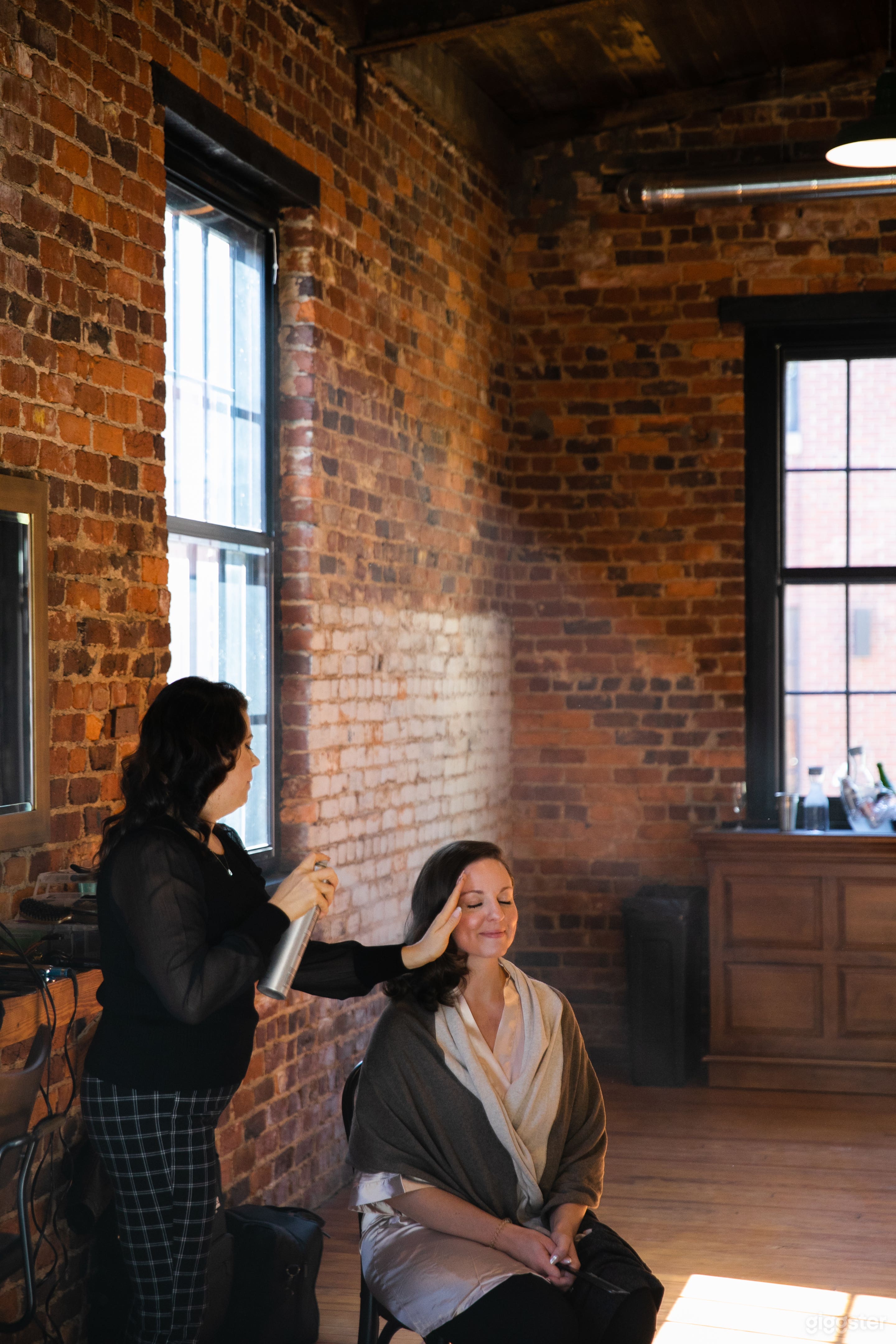 Beautiful Exposed Brick Loft Photo 3
