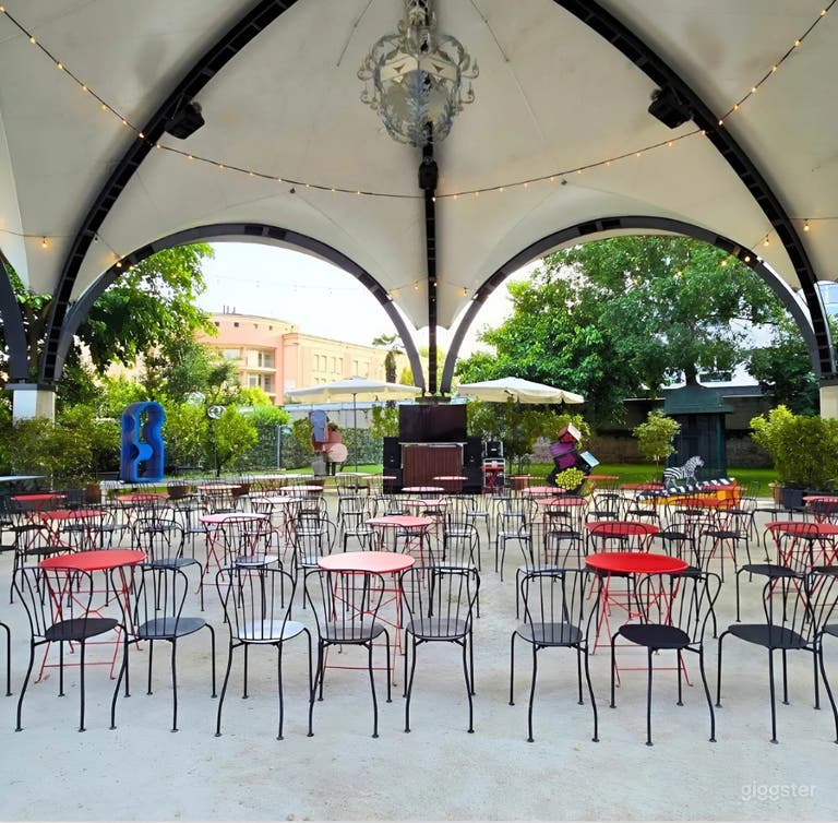  Spazi per Eventi con Gazebo all'Aperto in Giardino Verde 
