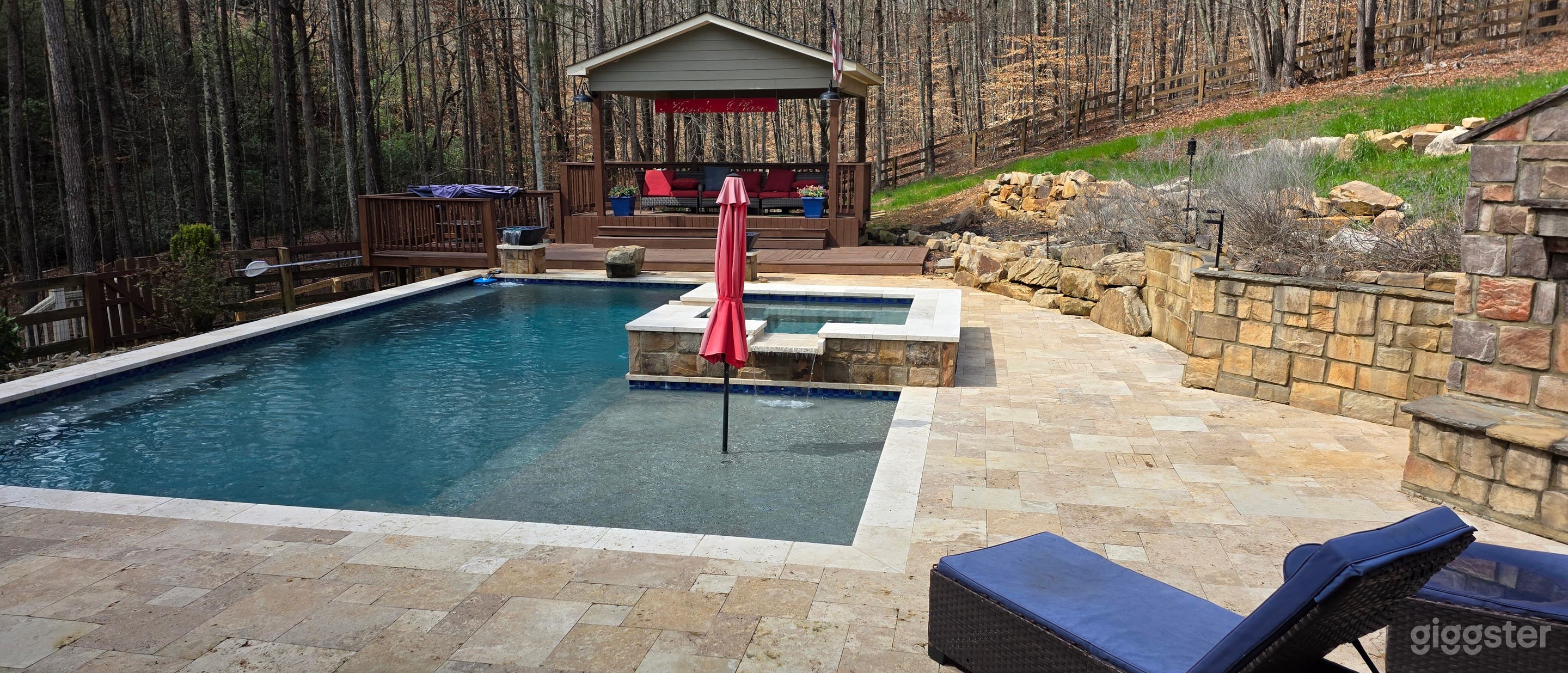 Peacefully resting in the valley. Minutes from downtown Atl. Photo 3