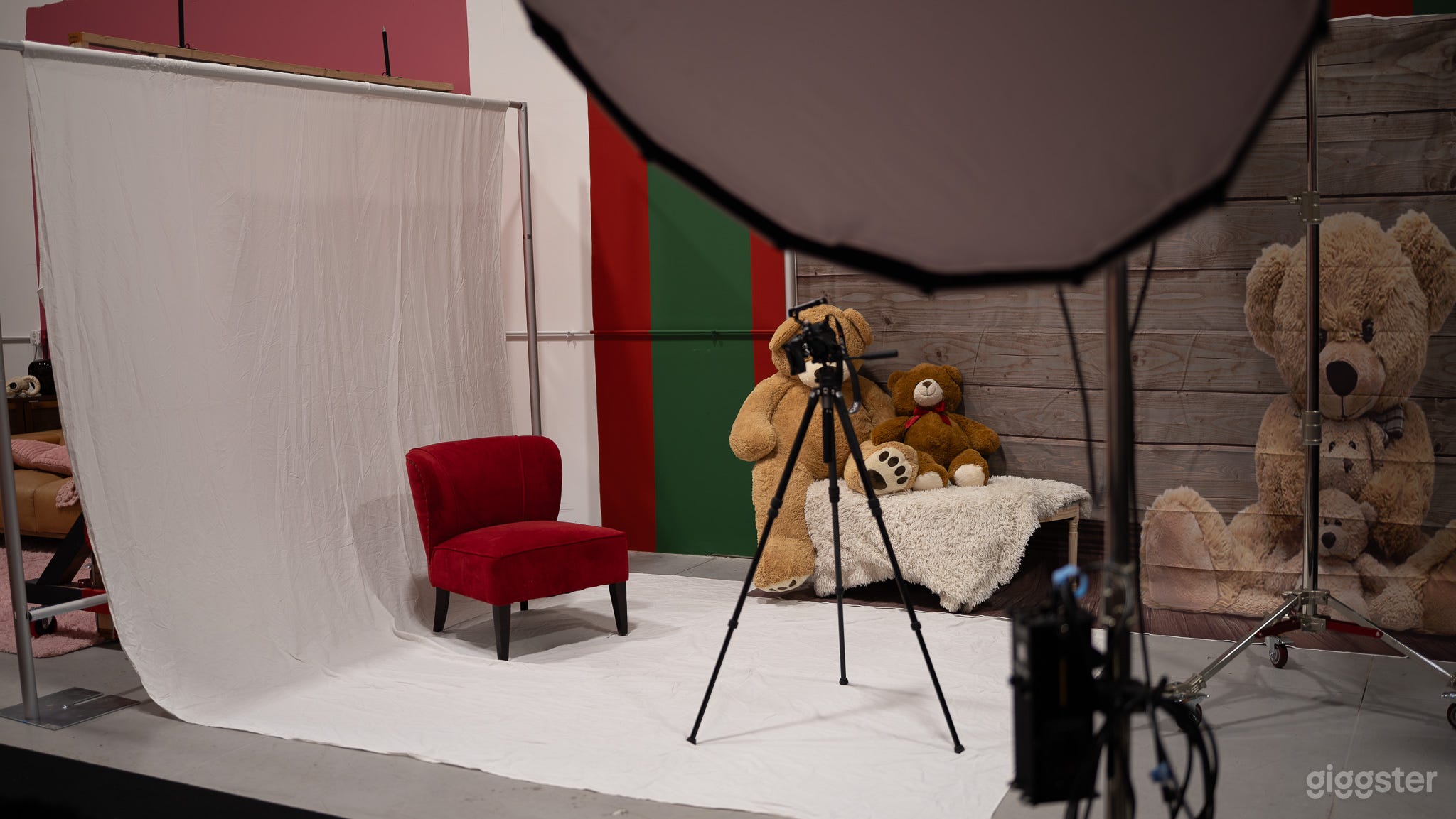 Beautiful high ceiling studio Photo 1