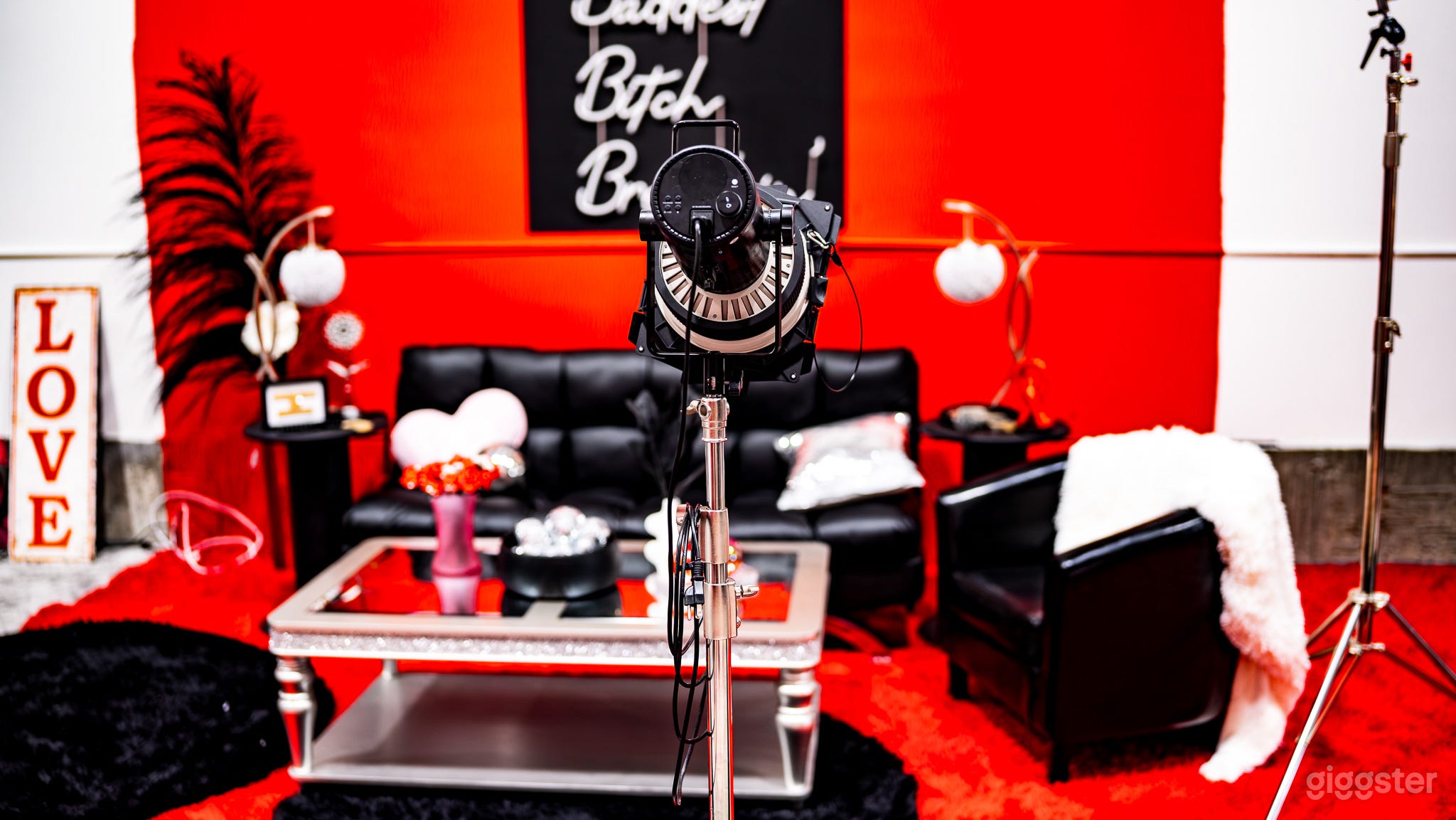 Beautiful high ceiling studio Photo 2