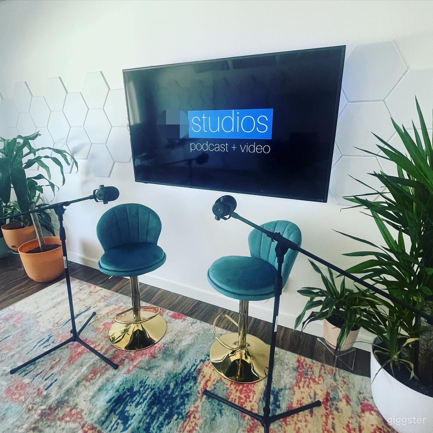 Setup Option 3. TV can display any graphics you prefer. 