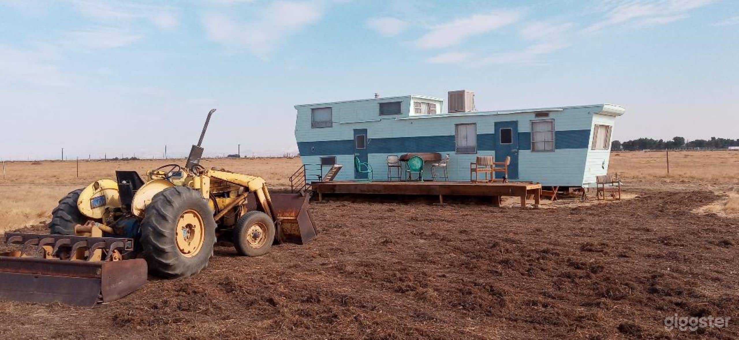 Authentic 1952 Tri-Level Trailer Photo 2