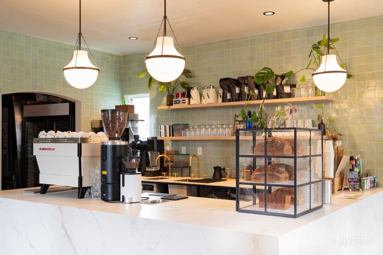  Charming Farmhouse Cafe in Restored Victorian Home 