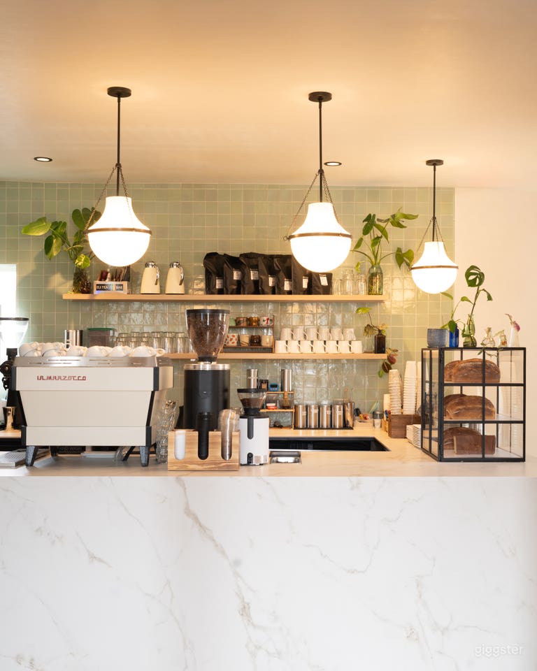  Charming Farmhouse Cafe in Restored Victorian Home 