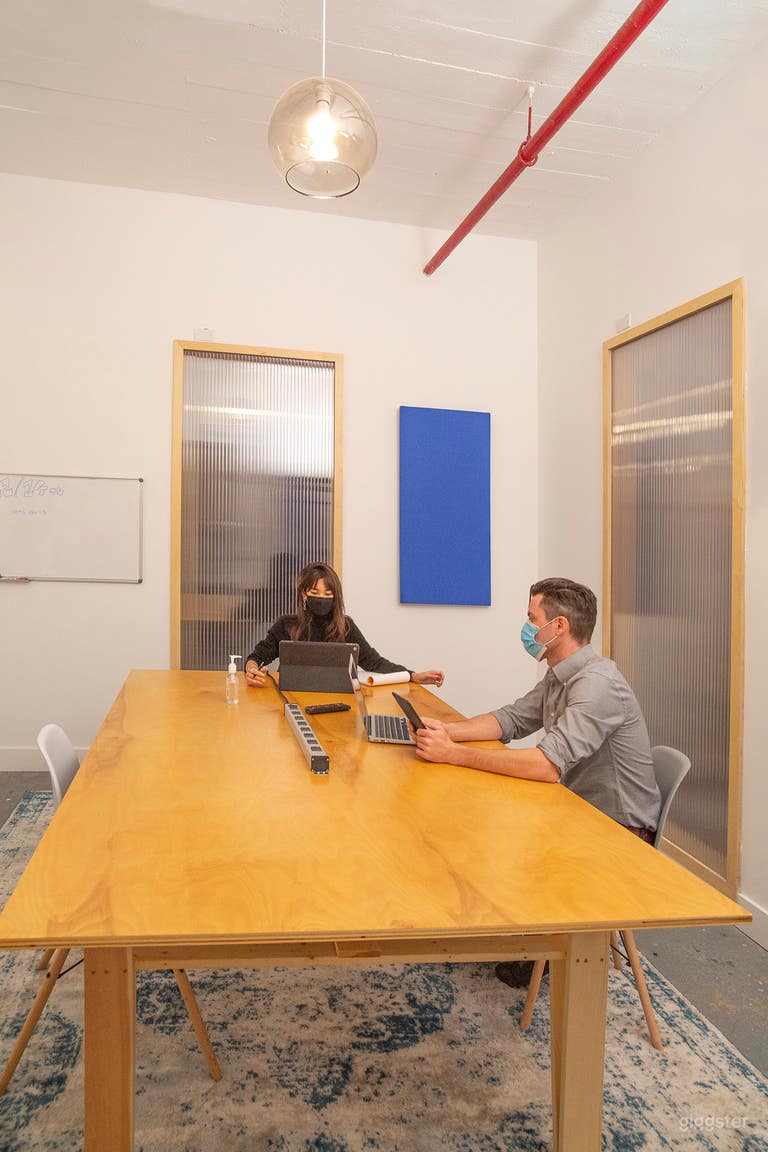  Cozy Meeting Space in Long Island 