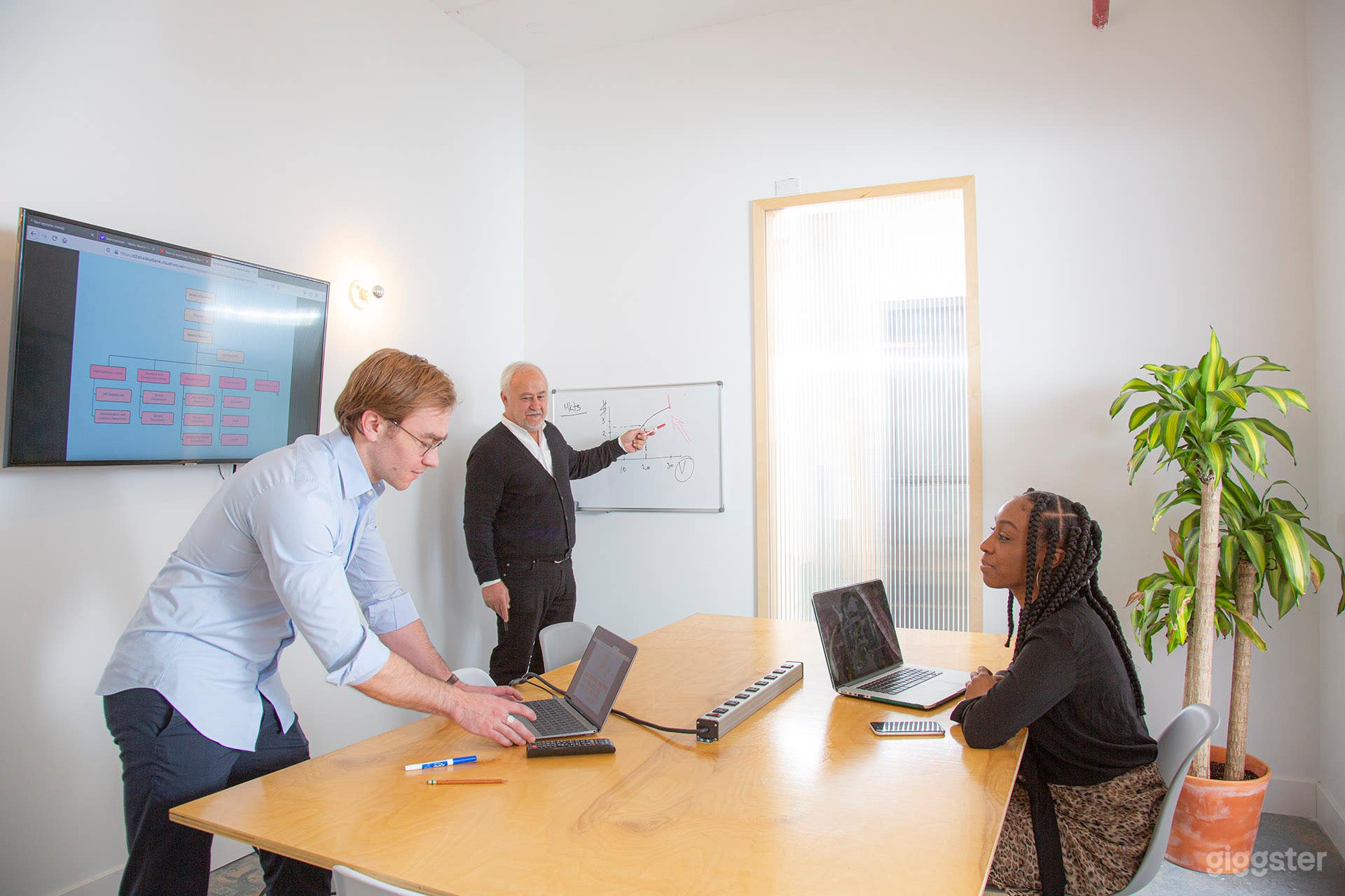 Cozy Meeting Space in Long Island Photo 1