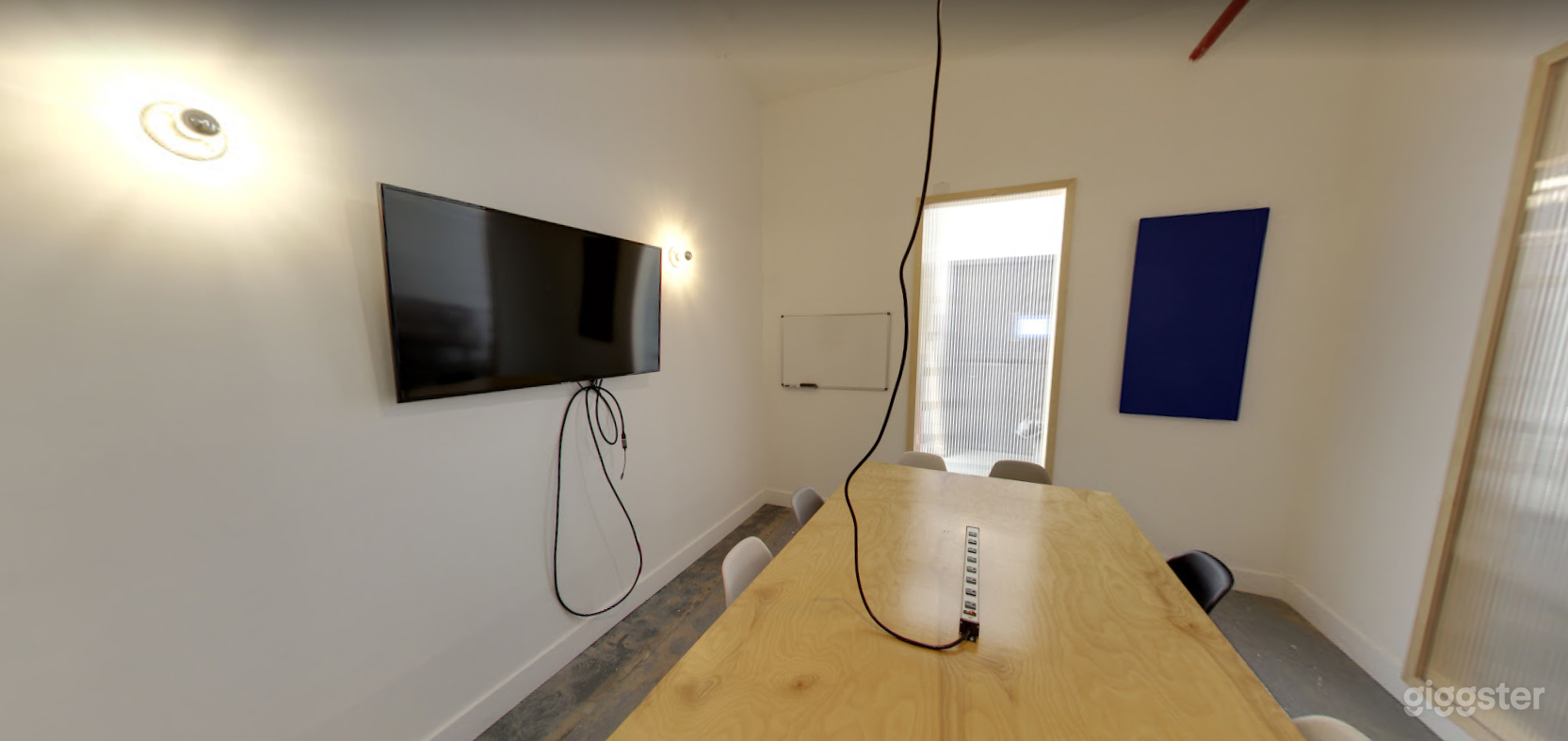 Cozy Meeting Space in Long Island Photo 3