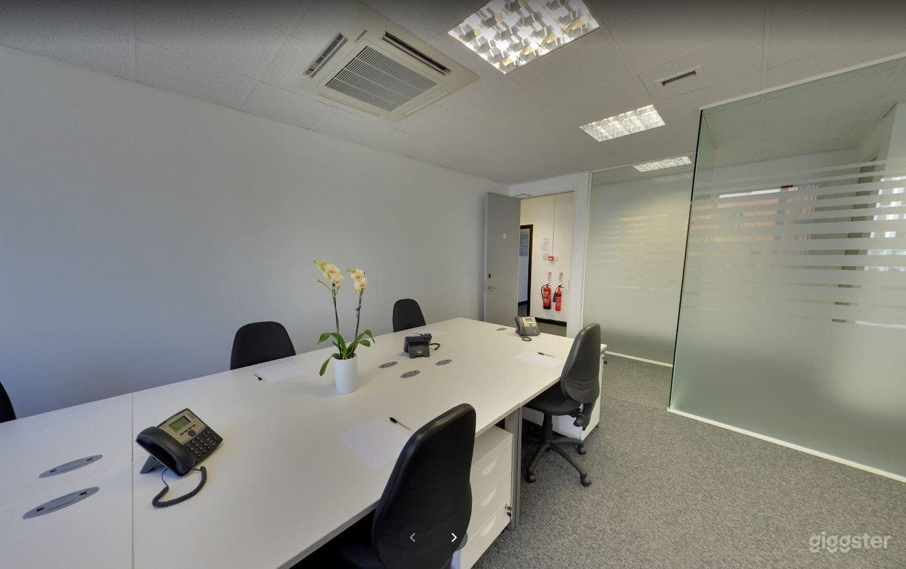 Office in Victoria  Photo 4