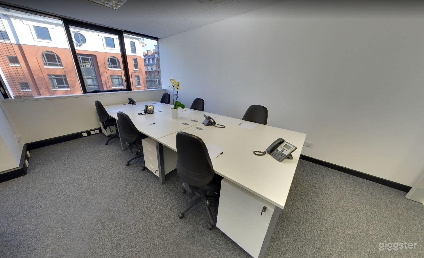 Office in Victoria  Photo 1