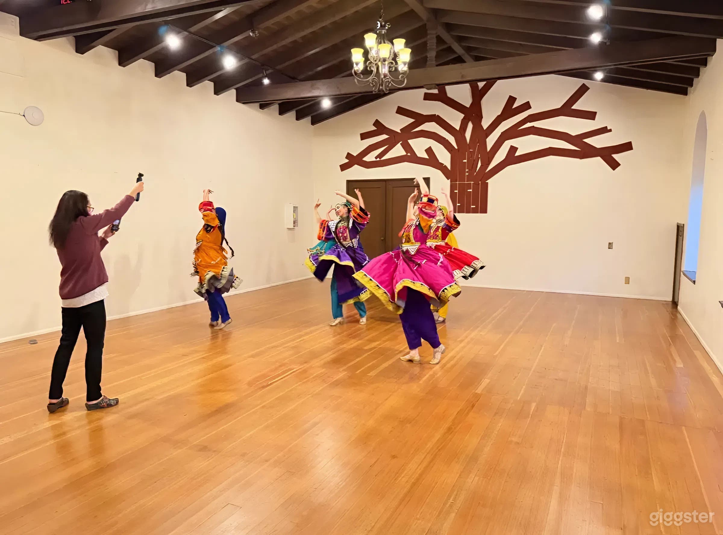 Bright Gallery Ballroom for Events, Receptions & Productions Photo 4