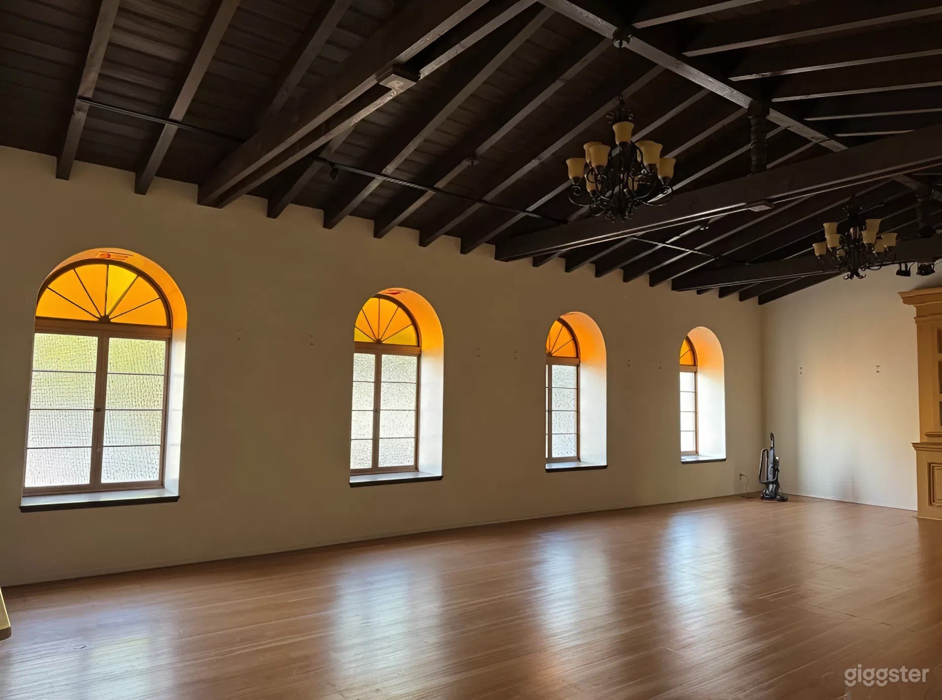 Bright Gallery Ballroom for Events, Receptions & Productions Photo 2