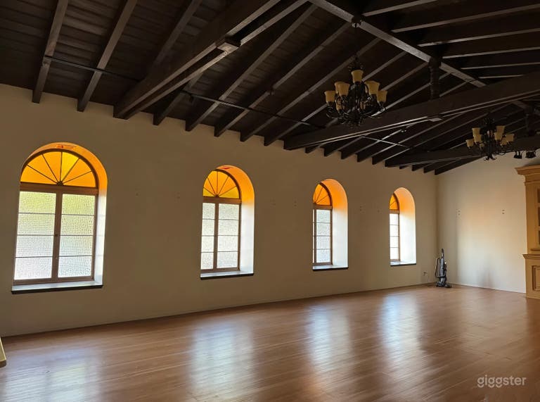  Salón de Galería Luminoso para Eventos, Recepciones 26 Producciones 