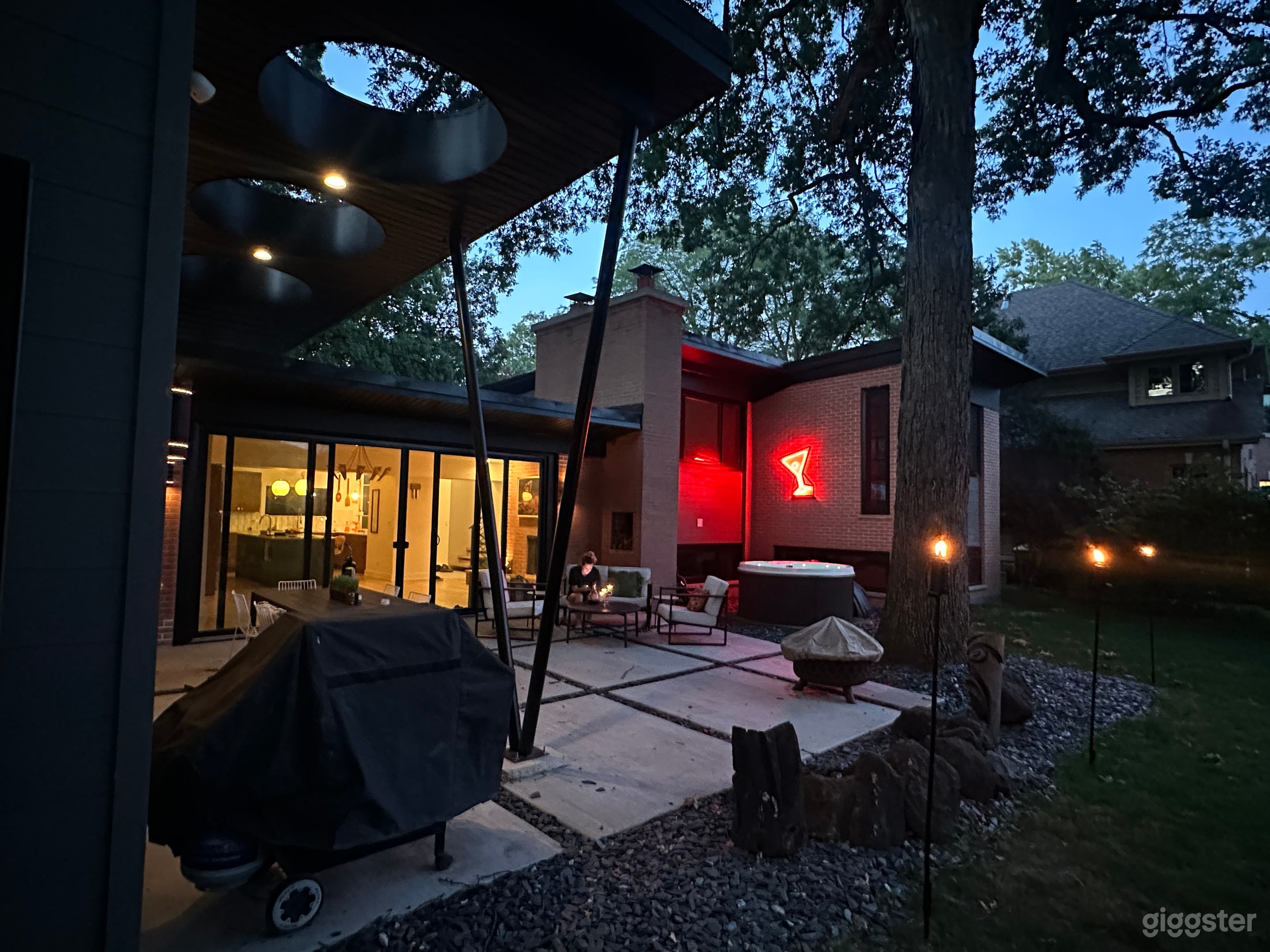 Backyard complete with Spa, Vintage Neon Martini and hairpin V support