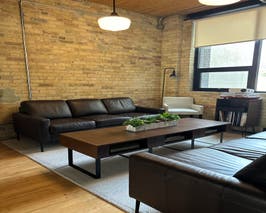  Downtown Creative Lounge for Meetings and Shoots 