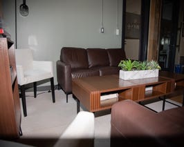  Downtown Creative Lounge for Meetings and Shoots 