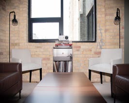  Downtown Creative Lounge for Meetings and Shoots 