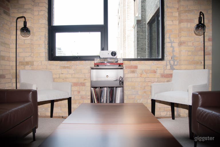  Downtown Creative Lounge for Meetings and Shoots 