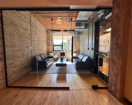  Downtown Creative Lounge for Meetings and Shoots 