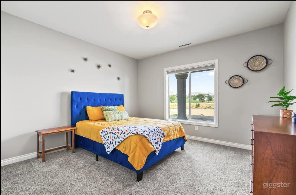 4-bedroom home with breathtaking views Photo 3