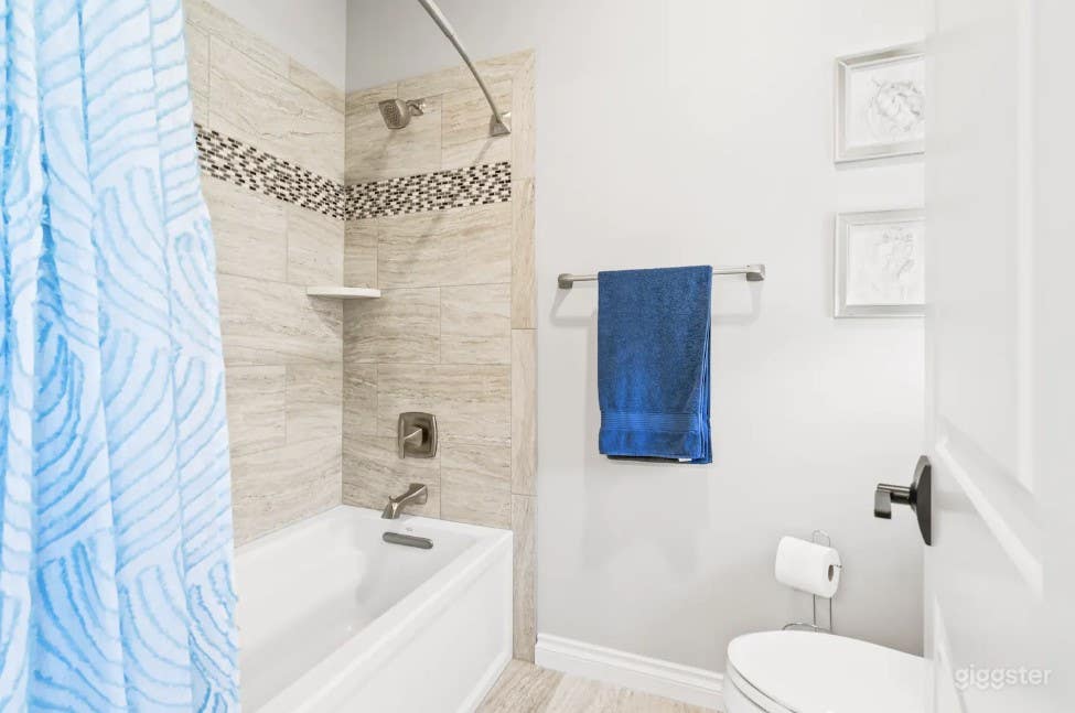 4-bedroom home with breathtaking views Photo 4