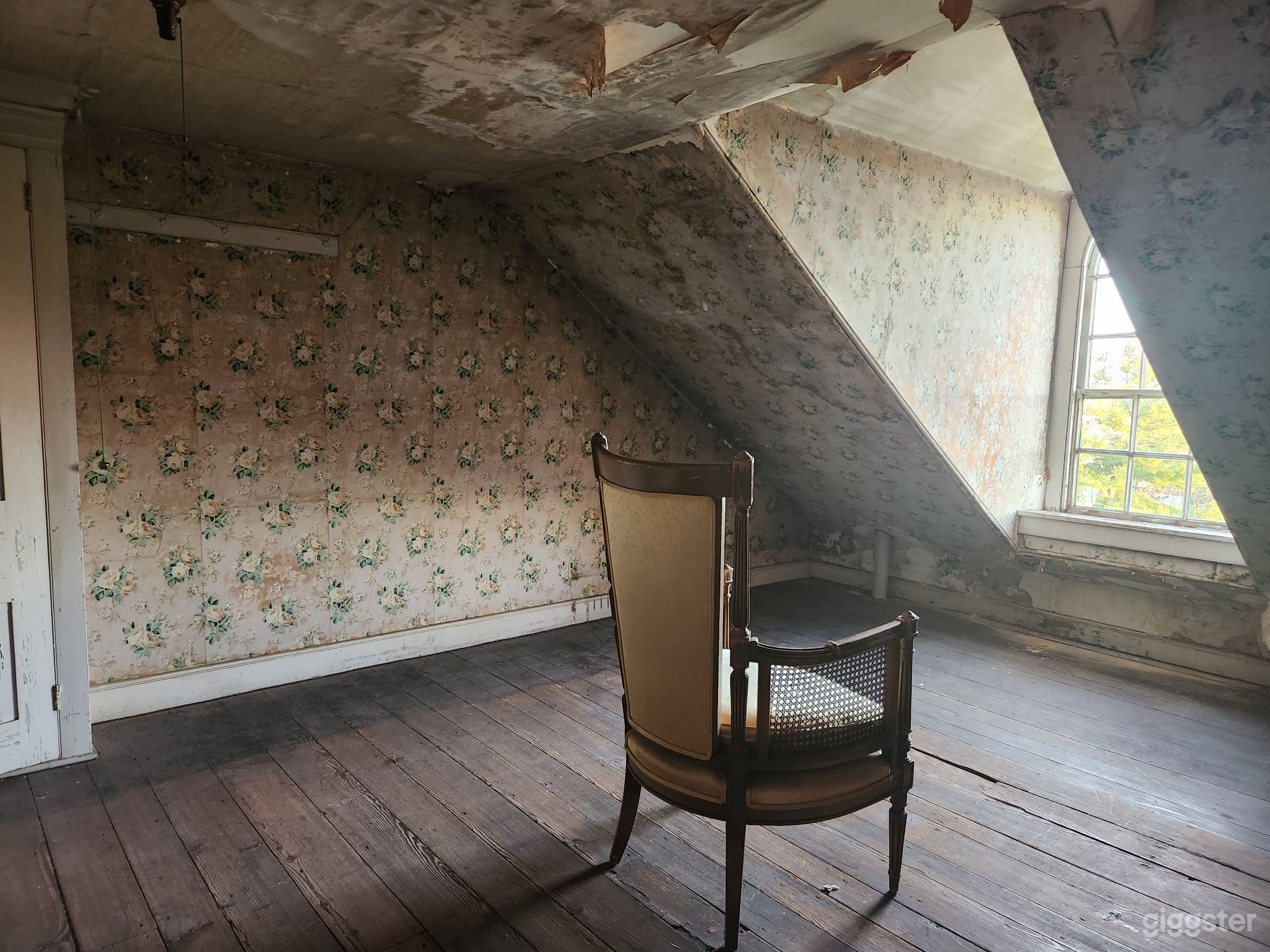 SHAPIRA RETRO HOUSE - Unique/Rundown/Wallpaper per Photo 2