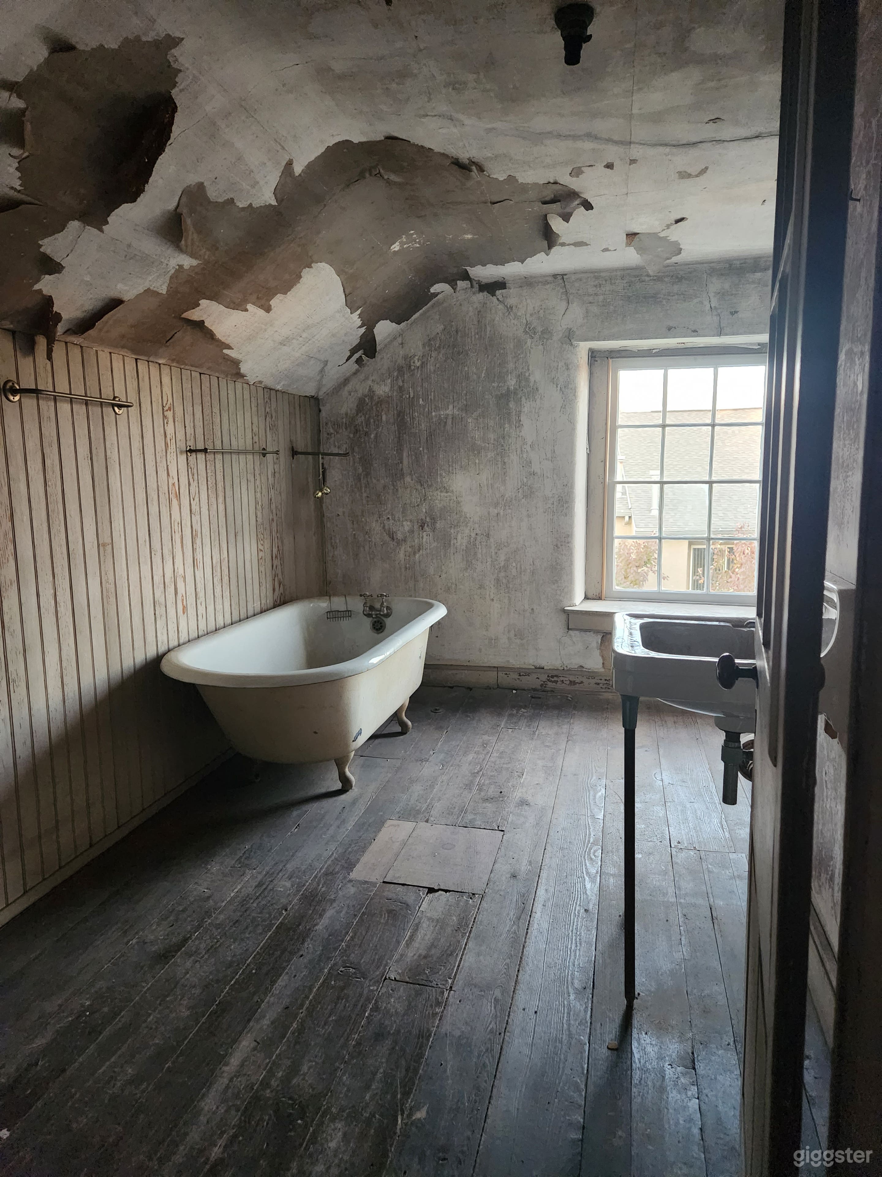 SHAPIRA RETRO HOUSE - Unique/Rundown/Wallpaper per Photo 4