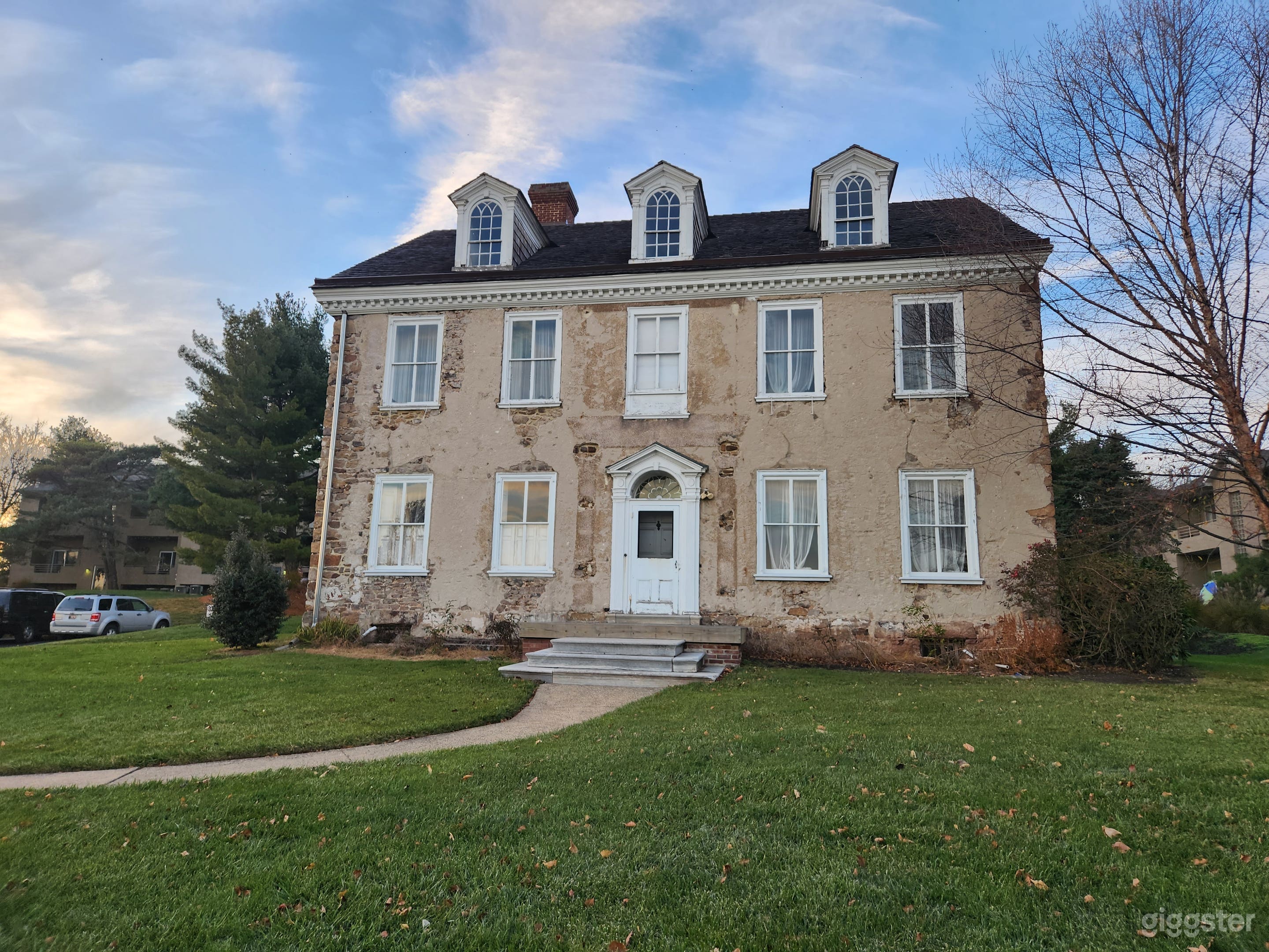 SHAPIRA RETRO HOUSE - Unique/Rundown/Wallpaper per Photo 1