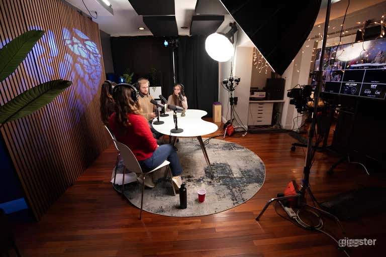  Center City Podcast Studio - EDITING INCLUDED 