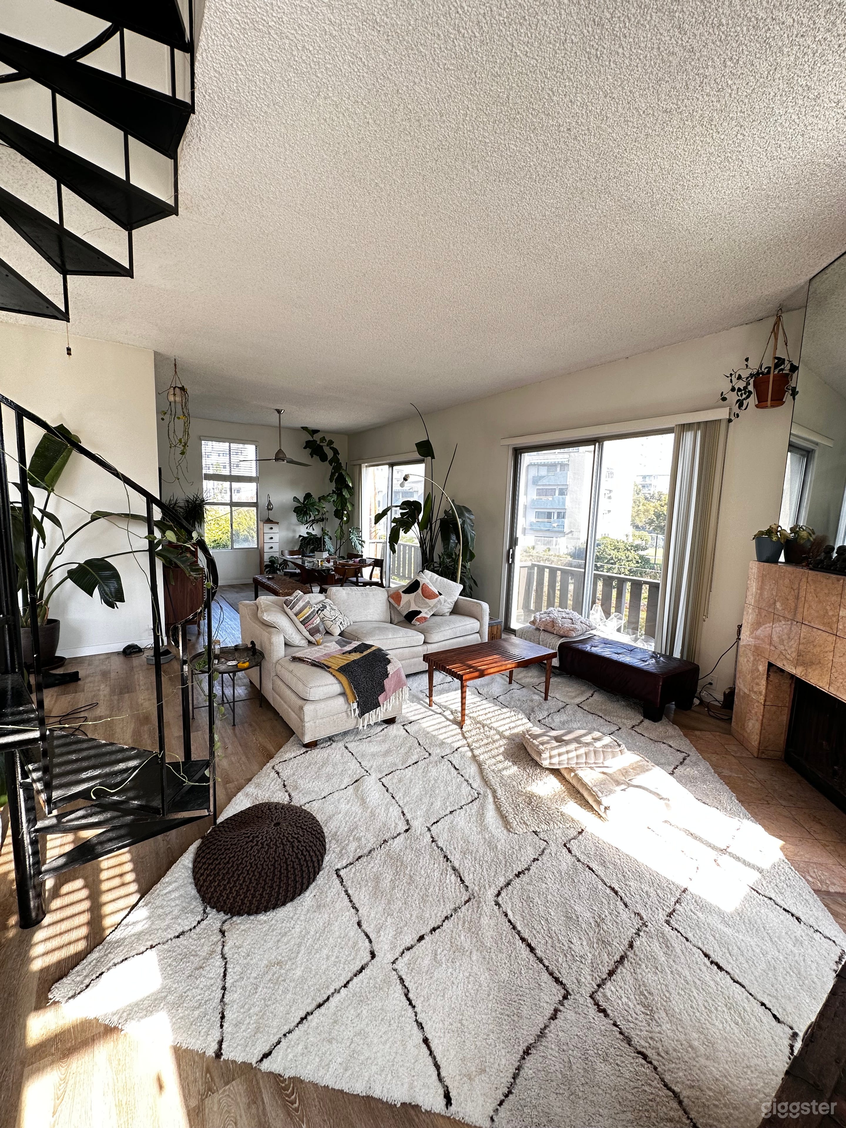 Place with Natural light 1 block from the beach!  Photo 1