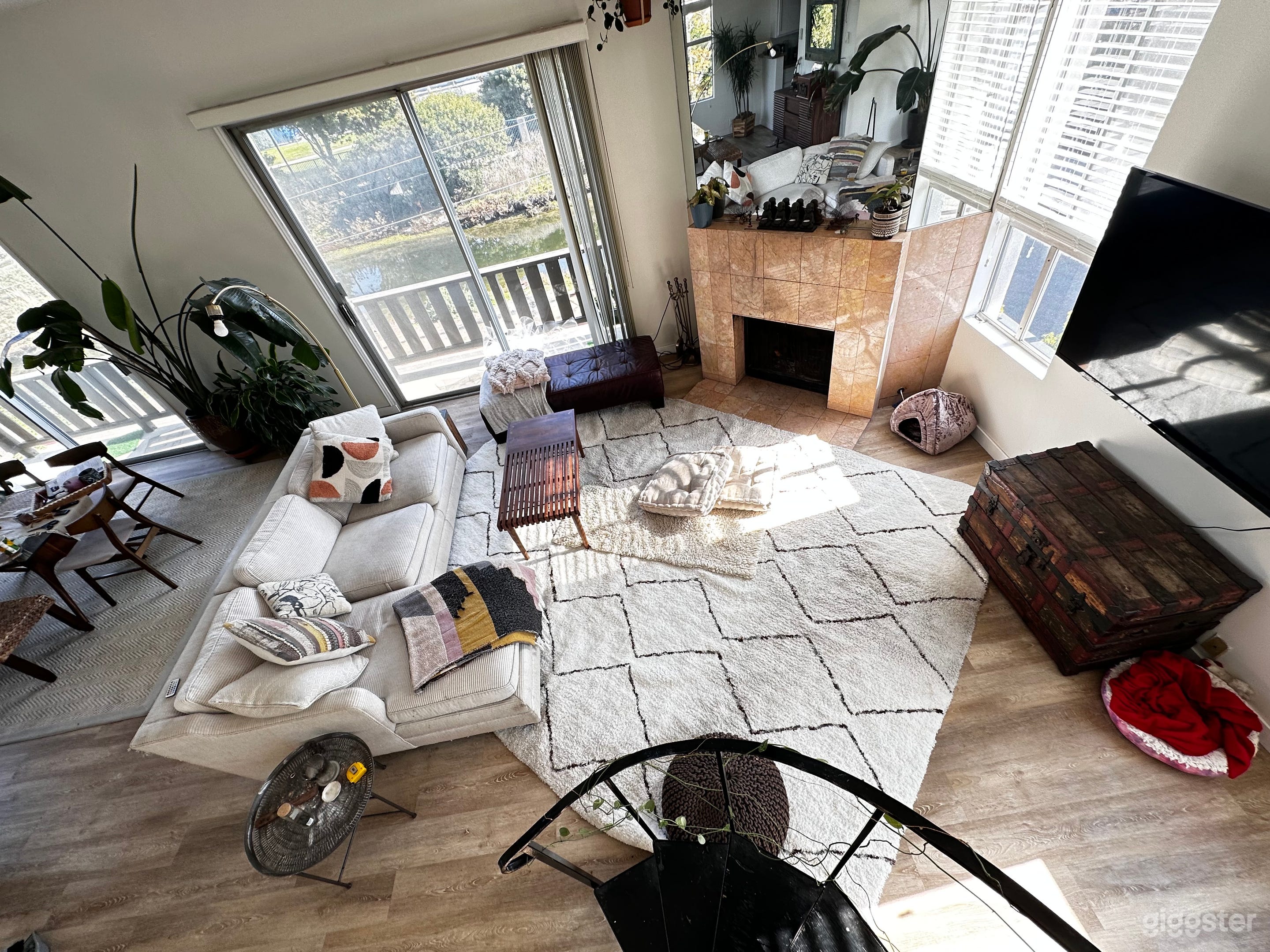 Place with Natural light 1 block from the beach!  Photo 2