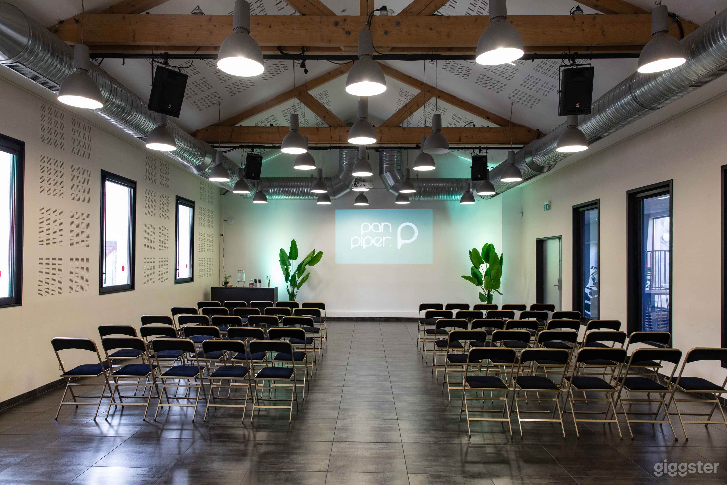 Bright and Spacious Loft in Paris Photo 1