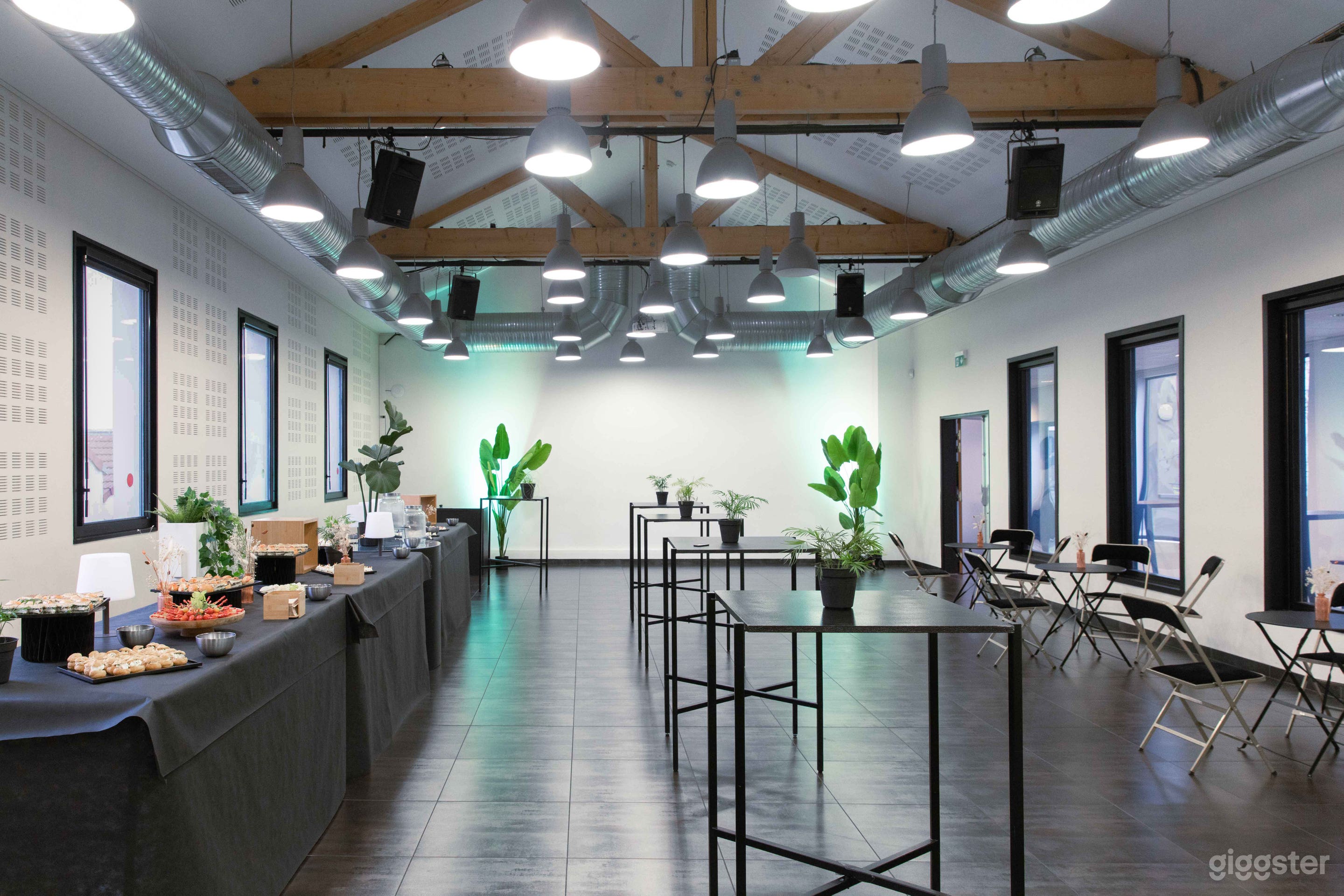 Bright and Spacious Loft in Paris Photo 2